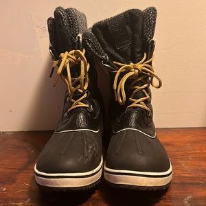 Womens Snow Boots. Size 9.5